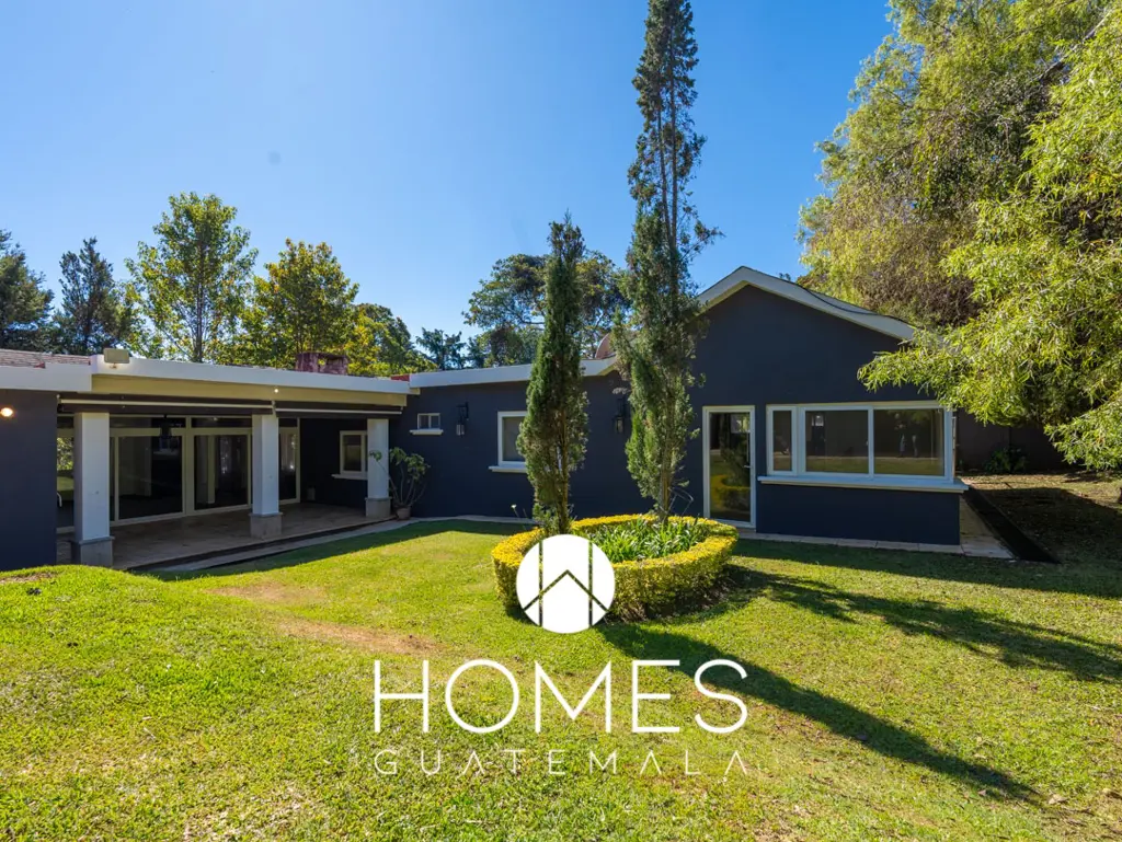 Casa de un nivel con amplio jardín en Venta, Km. 23.5 Carretera a El Salvador.